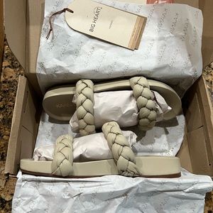 Kaanas coco sandal in off white